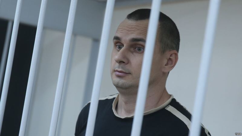 Міністри перерахують свою місячну зарплатню сім'ї Сенцова - Яценюк