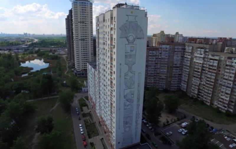 У Києві закінчили малювати найвищий мурал світу