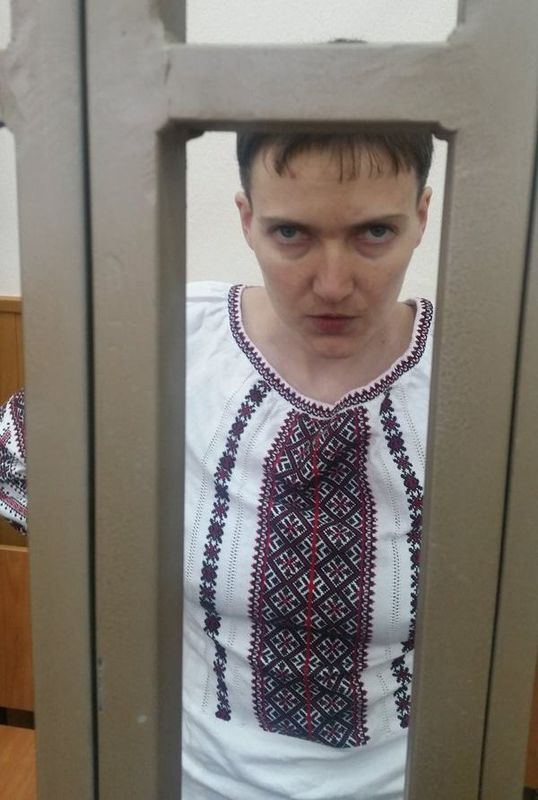 Суд заборонив журналістам фотографувати схудлу Савченко