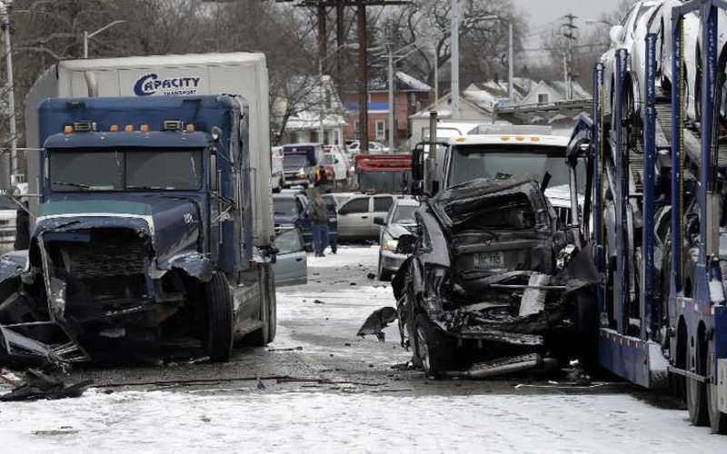 У США близько 200 автомобілів потрапили в ДТП через снігопад