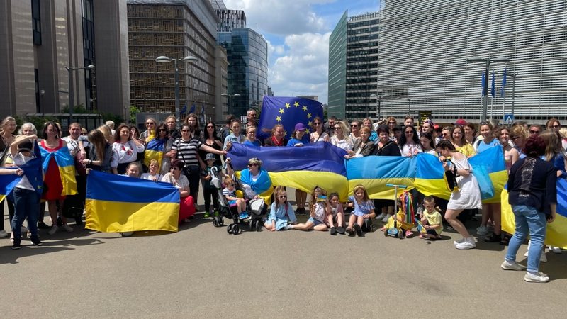 Активісти у Брюсселі сформували "живий ланцюг" на підтримку членства України в ЄС