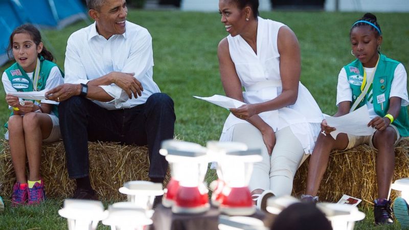 Обама з дружиною влаштували на подвір’ї Білого дому кемпінг для дівчаток-скаутів
