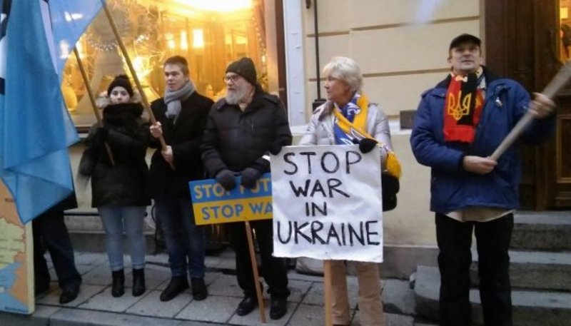 Активісти пікетують посольство Росії у Таллінні
