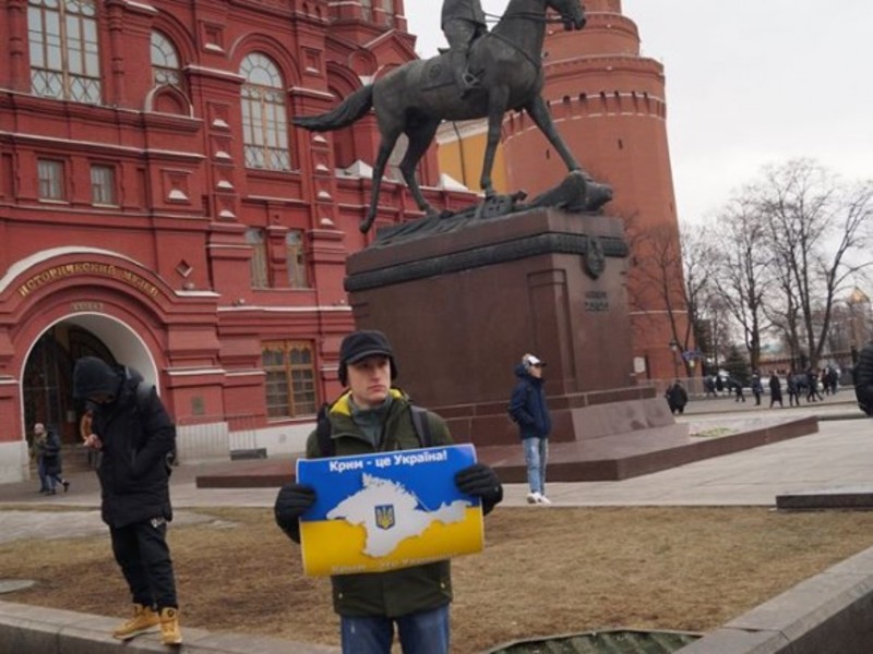 В центрі Москви виступили за український Крим