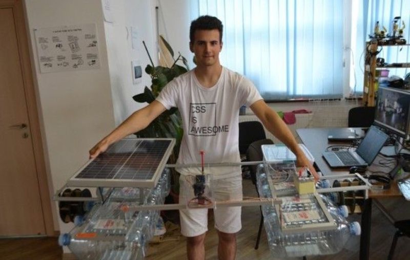 17-річний українець створив робота, який збирає сміття на водоймах