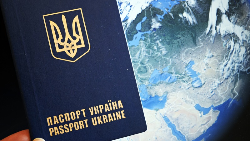 Єврокомісія запропонувала скасувати візи для українців