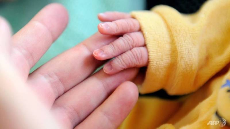 У Фінляндії чоловік-трансґендер вперше народив дитину
