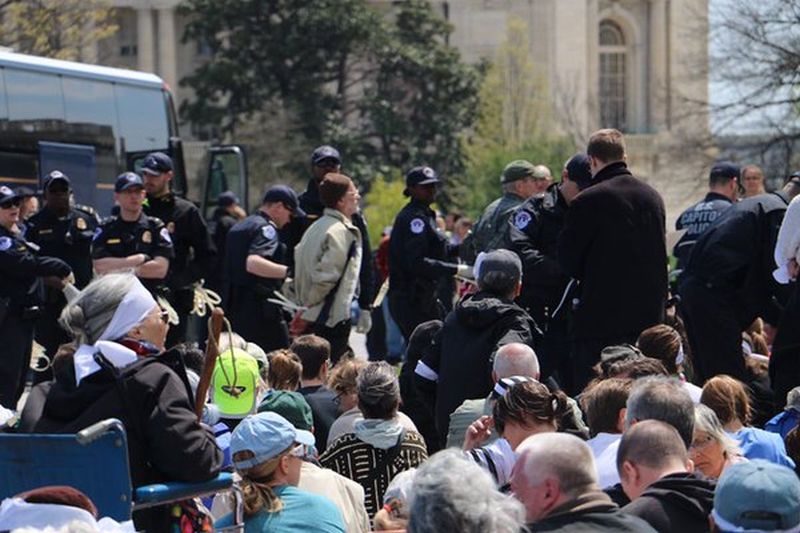 Поліція Вашингтона заарештувала понад 400 мітингувальників проти корупції