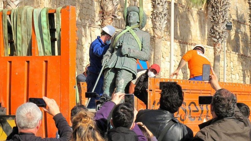 Іспанія демонтувала останній пам’ятник диктатору Франко