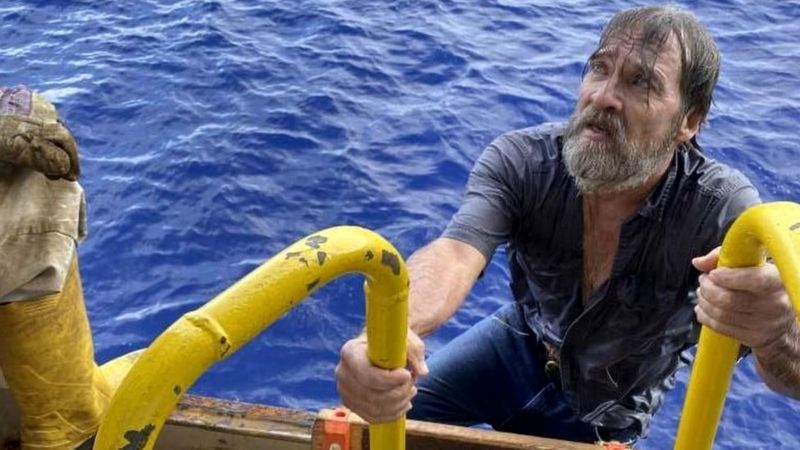 Неподалік Флориди врятували моряка, який добу пробув у відкритому морі
