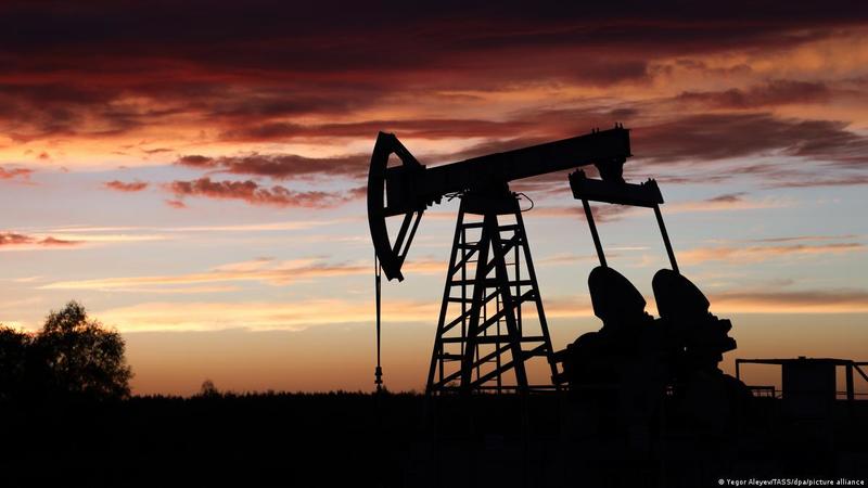 РФ щодня втрачає $172 млн через обмеження ціни на нафту — Bloomberg