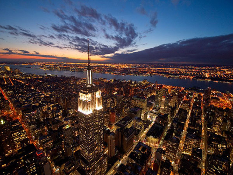 Енді Воргол, Марк Ротко та інші «засяють» на Empire State Building