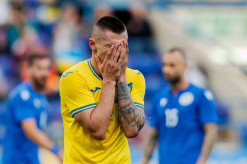 УЄФА зобов'язала Україну прибрати з форми гасло "Героям слава!" – ЗМІ