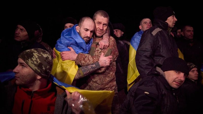 Україна повернула з російського полону понад 200 військових і цивільних