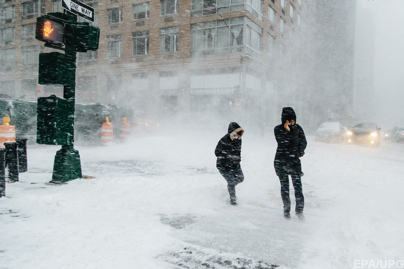 На Нью-Йорк обрушився циклон з потужними снігопадами