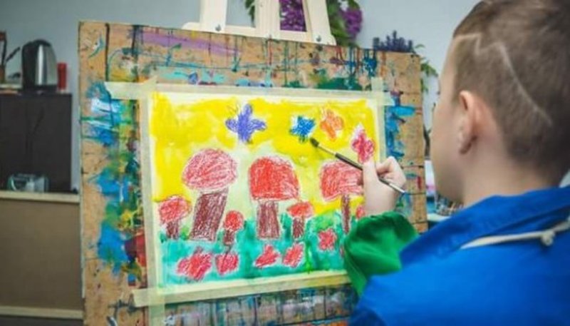 У Мілані показали картини хлопчика-аутиста з України