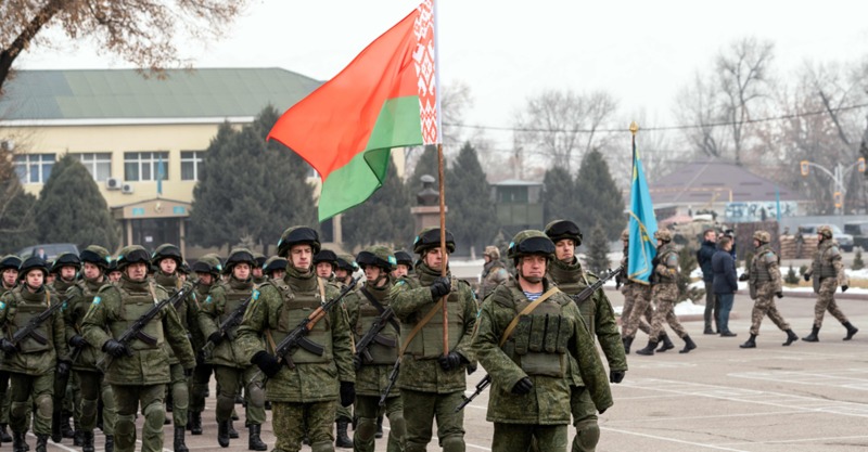 Близько 10-15 тисяч білорусів готові взяти участь у війні проти України