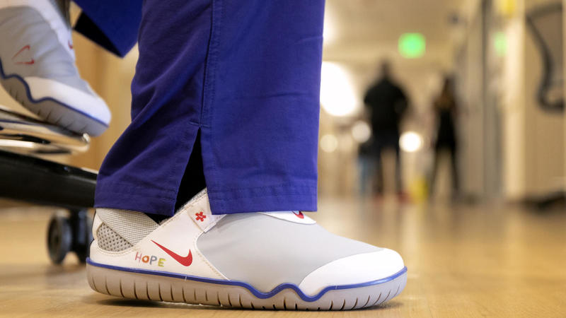 Nike подарує понад 30 тисяч пар взуття медикам