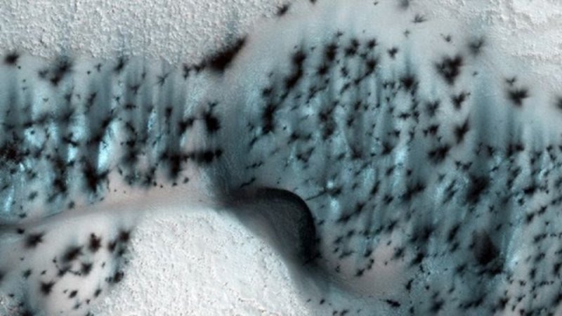 NASA опублікувала фантастичні фотографії зими на Марсі