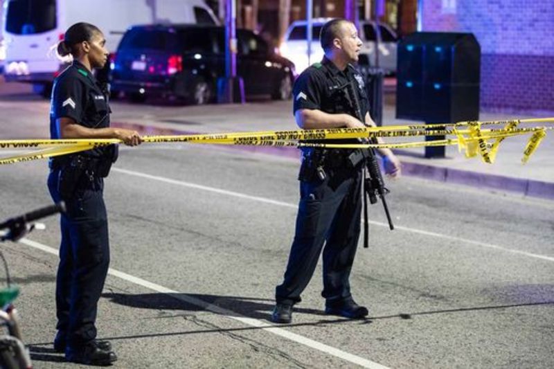 П'ятеро поліцейських загинуло в результаті стрілянини в Далласі (відео)