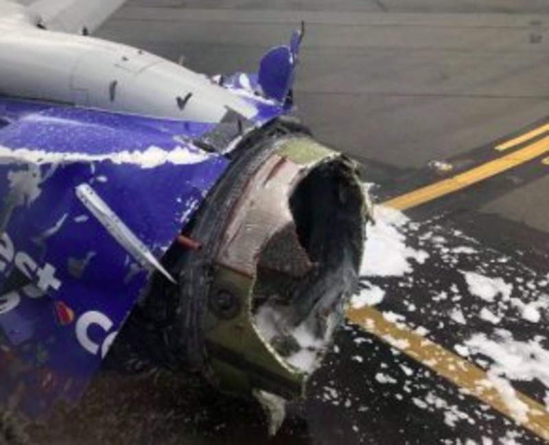 Під час аварії літака у США пасажира майже "висмоктало" з вікна