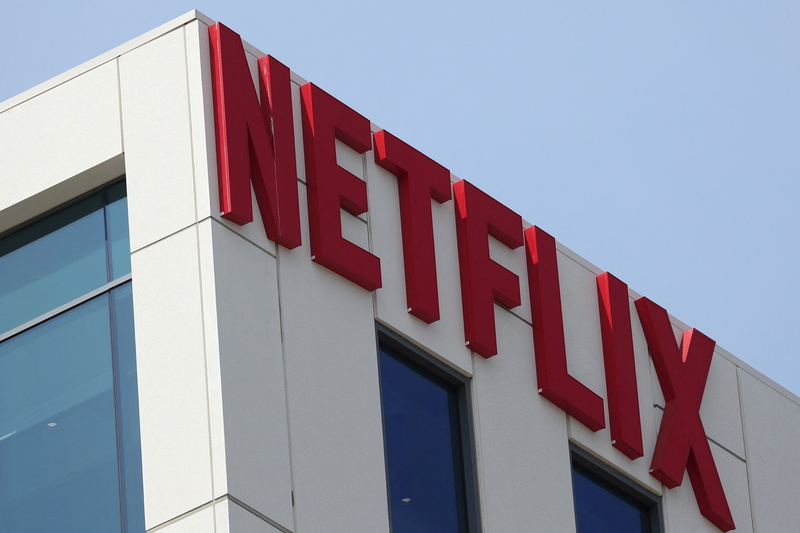 У Netflix відкрили вакансію бортпровідника — зарплата $385 000 на рік