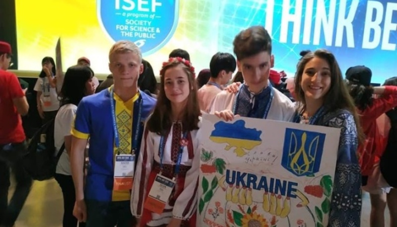 Школярка з Донеччини стала призеркою міжнародного наукового конкурсу в Аризоні