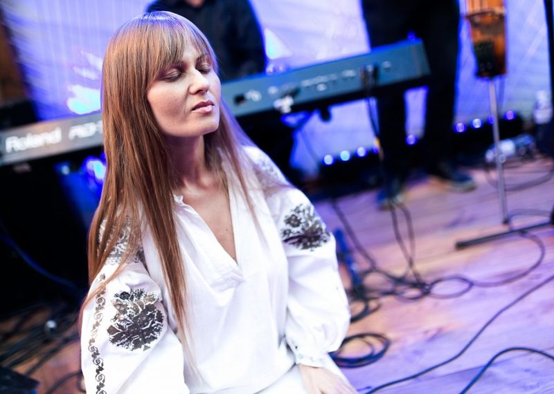 Українка записала емоційну пісню в пам'ять про Небесну сотню (відео)