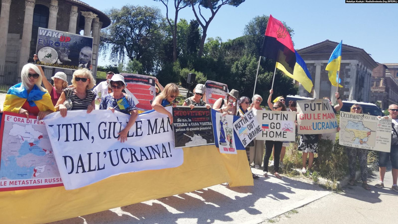 Українці в Римі влаштували мітинг проти візиту Путіна (фото)