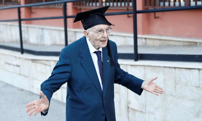 Італієць став найстаршим випускником, який отримав вищу освіту