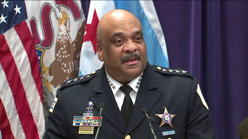 Начальник поліції у Чикаго Едді Джонсон заявив про вихід на пенсію