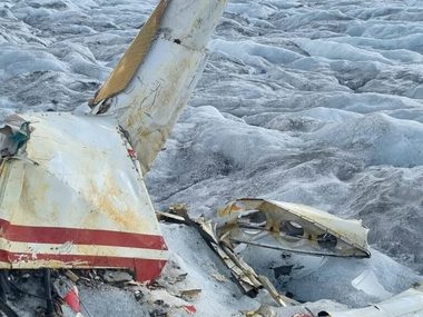 У льодовику знайшли рештки літака, що розбився в 1968 році