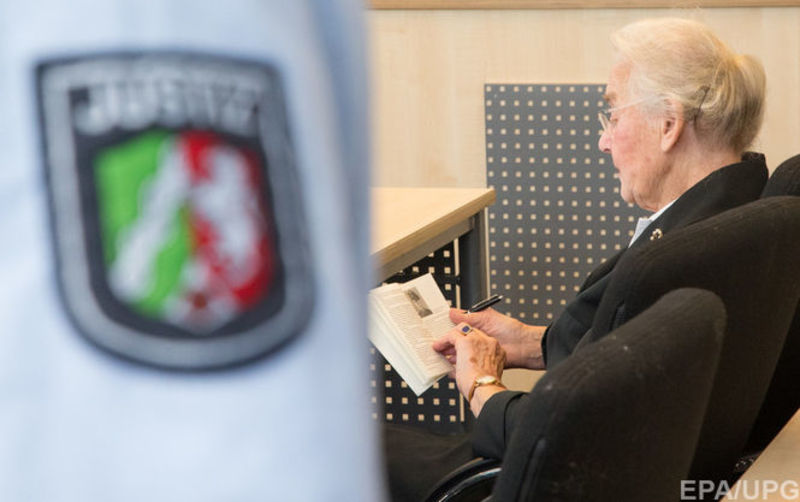 У Німеччині 88-річну жінку засудили за заперечення Голокосту