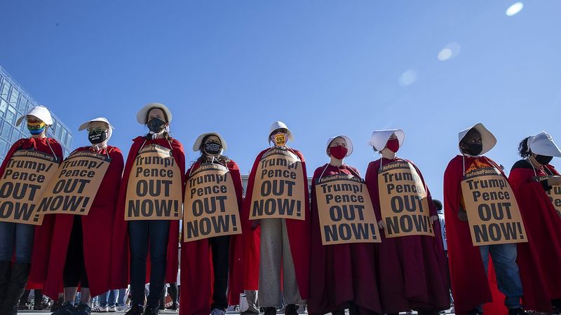 У багатьох містах США відбулися жіночі марші