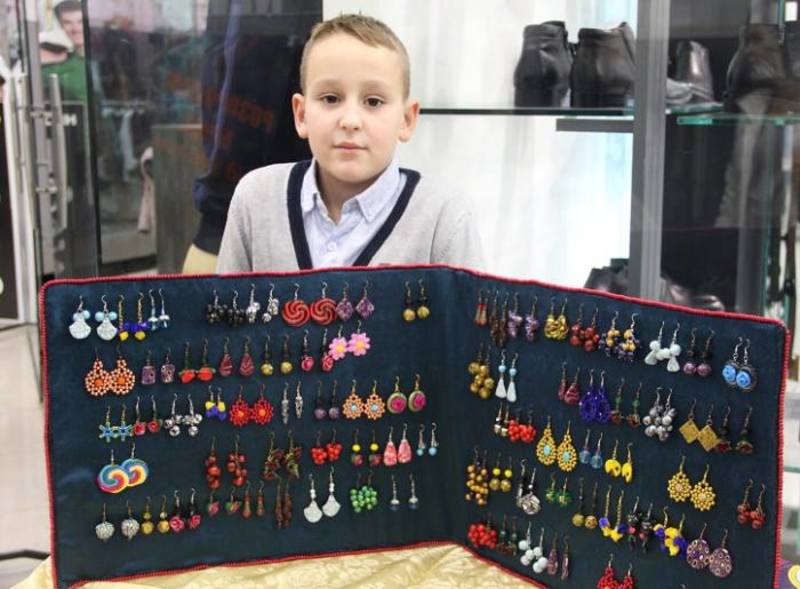 8-річний українець самостійно заробляє на навчання в Кембриджі