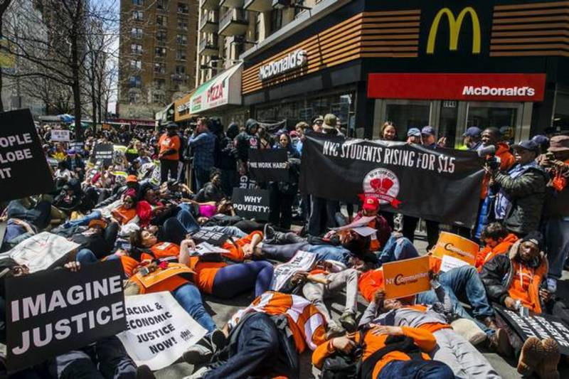 Працівники McDonald`s вимагають збільшення заробітної плати