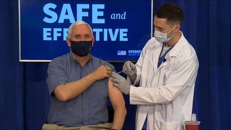 Віцепрезидент США вакцинувався у прямому ефірі. Відео