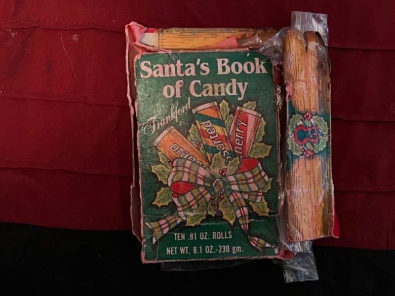 Різдвяний подарунок: брати передаровують одне одному коробку цукерок десятиліттями