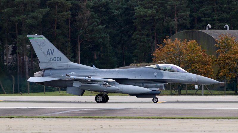 Нідерланди планують відправити F-16 Україні восени