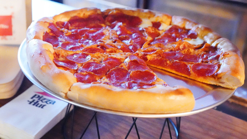 Pizza Hut роздає пів мільйона безкоштовних піц випускникам шкіл 2020