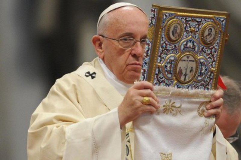 Папа Франциск дозволив католицьким священикам прощати аборти