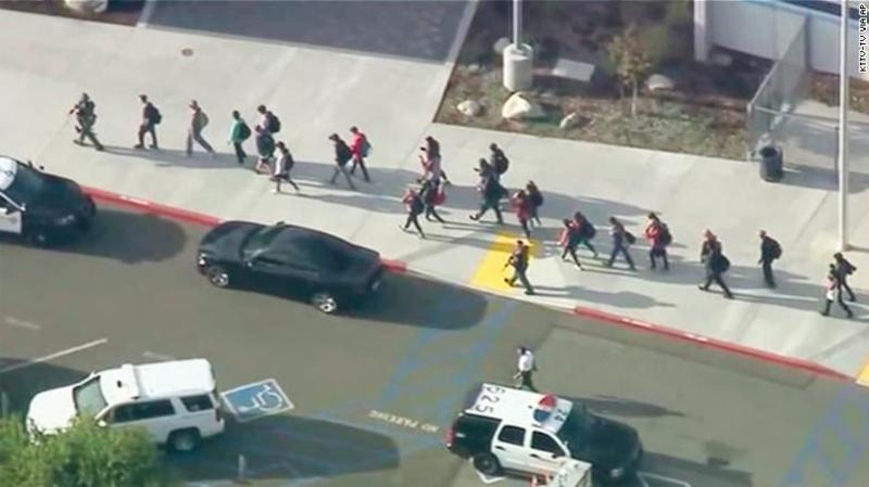 Стрілянина в школі Каліфорнії  -  є загиблі