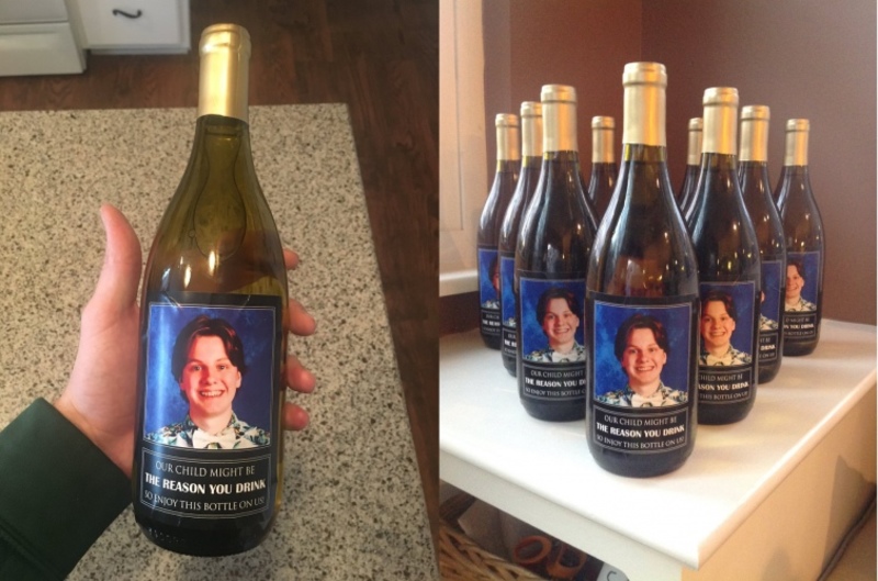 Батьки з Огайо подарували вчителям сина вино з його фото на етикетці