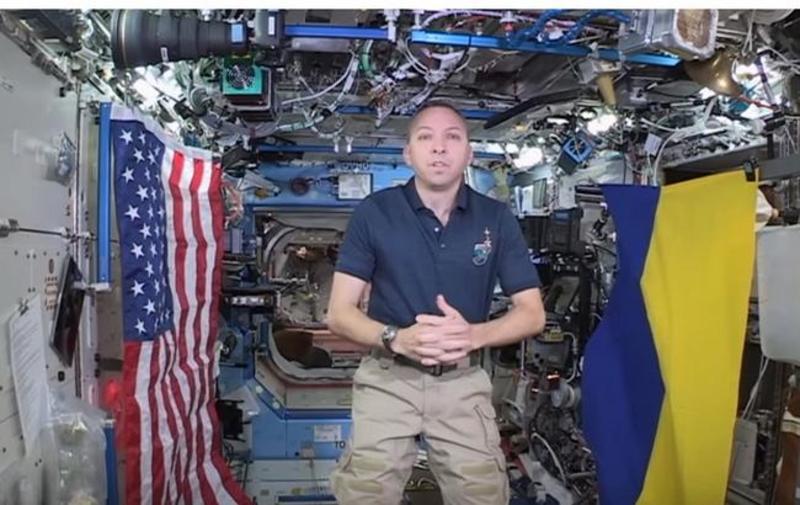 Американський астронавт взяв зі собою на МКС прапор України