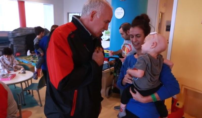 Blackhawks ощасливили дітей в лікарнях Чикаго (відео)