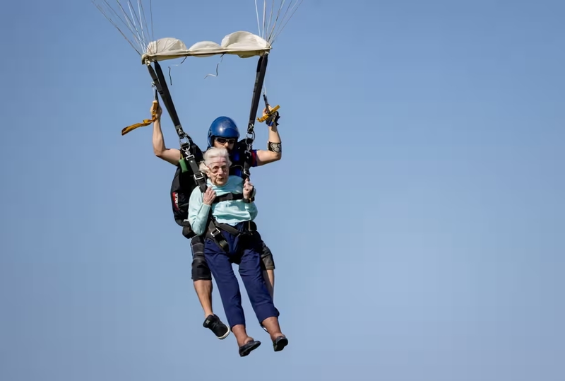 У Чикаго померла 104-річна парашутистка, яка могла стати світовою рекордсменкою