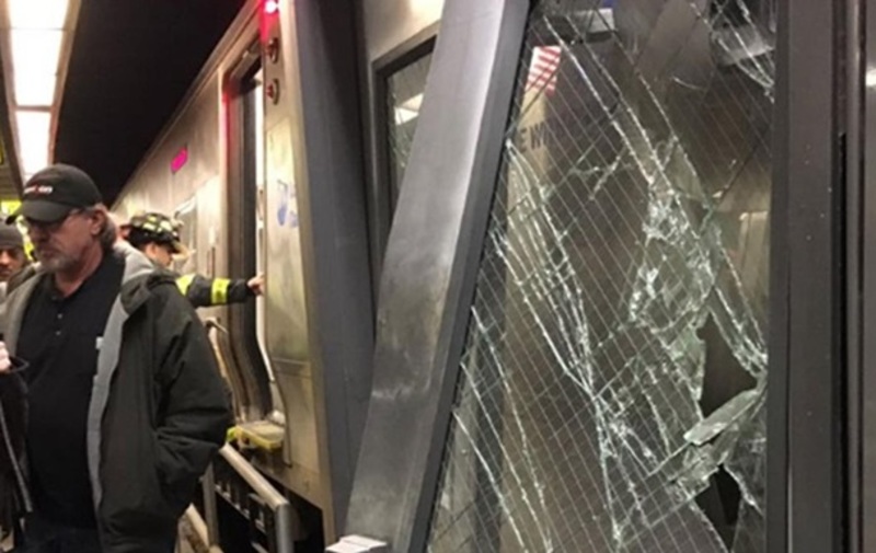 У Нью-Йорку поїзд зійшов з рейок: більше 100 постраждалих