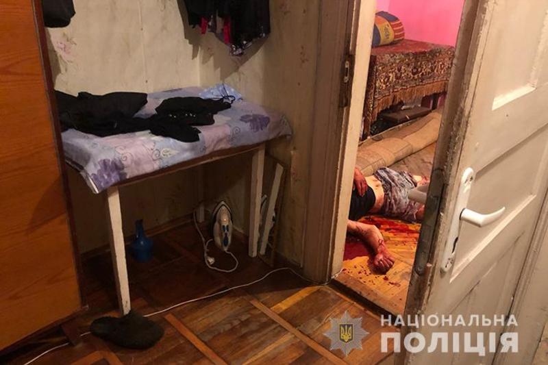 У Тернополі хлопець зарізав залицяльника своєї матері, знявши вбивство на телефон