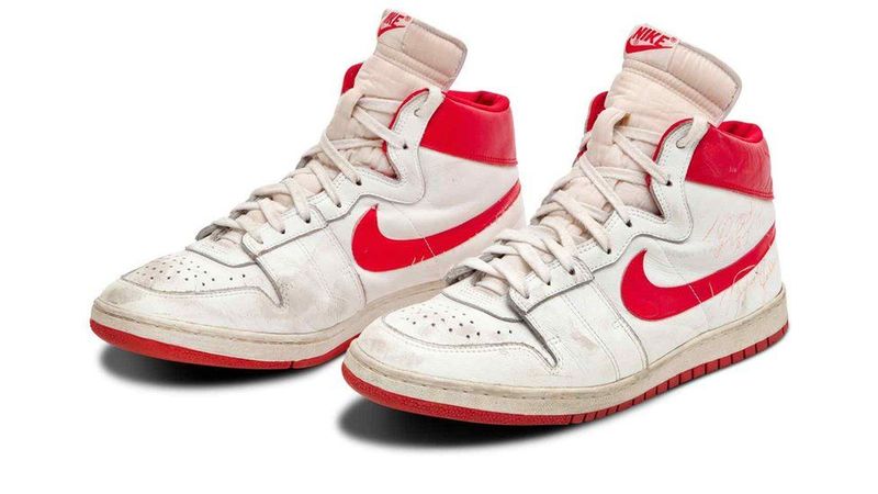 Найдорожче спортивне взуття в історії: кросівки Майкла Джордана продали на аукціоні