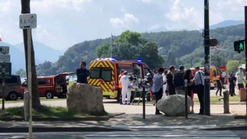 У Франції чоловік з ножем напав на дітей у парку: є постраждалі